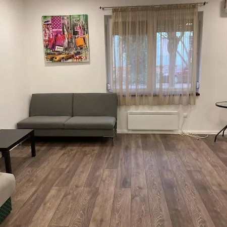 Roland Zuglo 2 Apartment